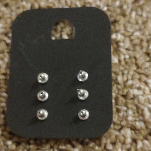 3 pack of earrings - Picture 2 of 2